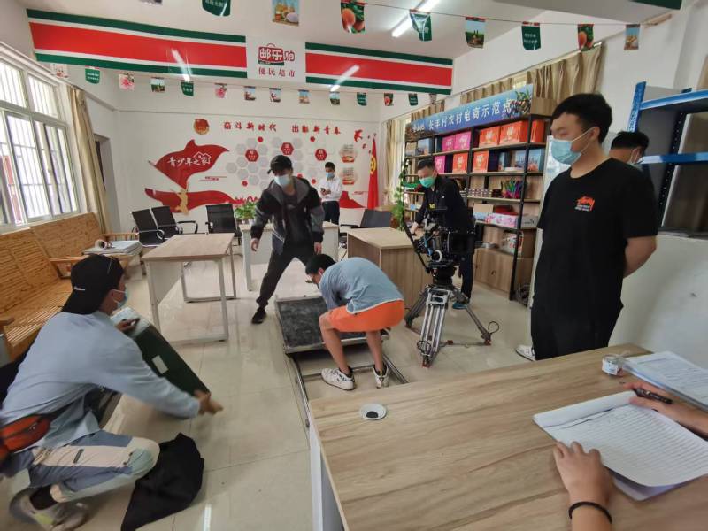 额济纳旗广告片拍摄公司：极简主义践行者，少即是多的视觉哲学